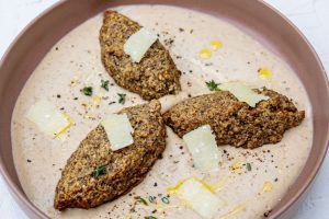 VIDÉO - Recette de boulettes fondantes aux champignons et crème de châtaigne pour l'hiver