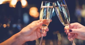 «Je refuse le bas de gamme» : ces amateurs français prêts à débourser pour du champagne haut de gamme.