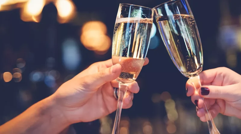 «Je refuse le bas de gamme» : ces amateurs français prêts à débourser pour du champagne haut de gamme.