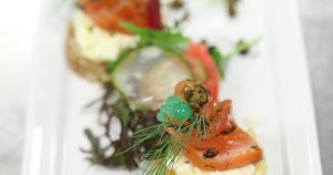 Canapés briochés au saumon fumé : l'incontournable de votre apéritif du Nouvel An