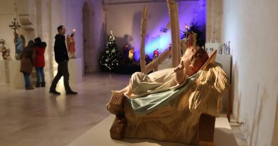 Crèches en verre, carton et papier : découvrez les créations du monde entier dans l'Oise