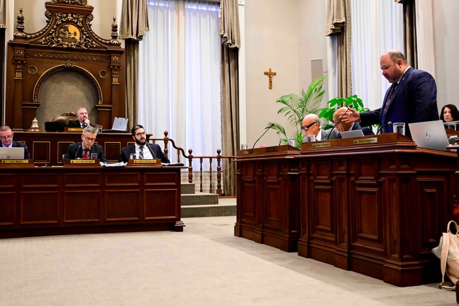 Laïcité : Retrait du crucifix de l’hôtel de ville de Québec prévu avant Noël