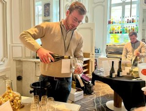 Blancs, rouges, effervescents : des vignerons font du vin dans les Hauts-de-France