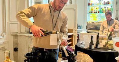 Blancs, rouges, effervescents : des vignerons font du vin dans les Hauts-de-France