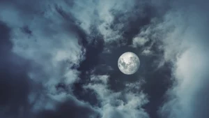 La Lune s'éloigne de la Terre, impactant la durée des journées et les marées