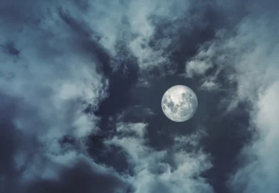 La Lune s'éloigne de la Terre, impactant la durée des journées et les marées