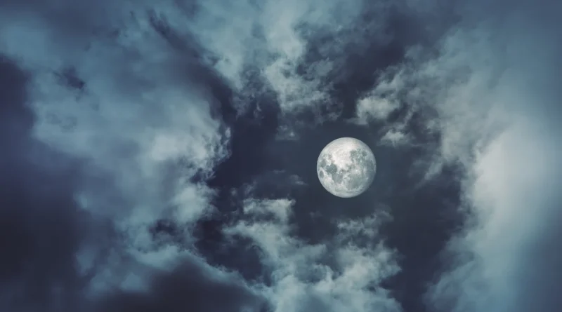 La Lune s'éloigne de la Terre, impactant la durée des journées et les marées