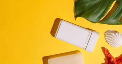 Cosmétiques en stick : la tendance beauté pratique qui s'impose sur le marché