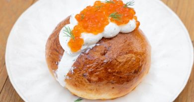 Découvrez les Maritozzi Salés : Une Brioche Chic et Festive à Tester ! VIDÉO - Maritozzi salés à la ricotta et œufs de saumon : une brioche festive à découvrir !