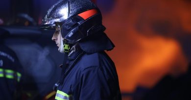 Incendie : trois bâtiments détruits dans le centre historique, la surveillance se poursuit cette nuit