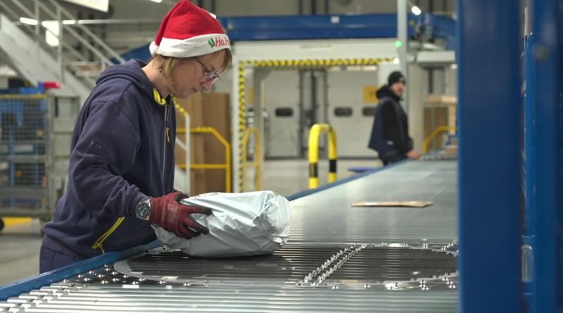 Noël : derniers délais pour l'envoi des colis, la poste en pleine activité