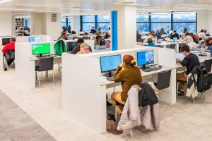 Comprendre la charte d’utilisation d’Internet : règles et enjeux essentiels