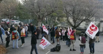 À Digne-les-Bains, les soignants mobilisés empêchent la suppression de 29 postes à l'hôpital
