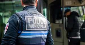 Chenôve. « Comme explication, c’est nul » : un homme jugé pour avoir donné un coup de pied à un policier