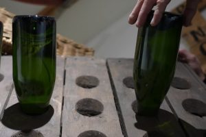 "C'est une recette personnelle" : le dégorgement, une étape essentielle de la fabrication du champagne