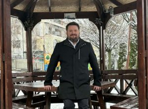 Un ancien policier municipal de La Rochelle publie un livre sur l’Histoire et le pouvoir