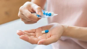 Médicaments : le Dr Kierzek explique le bon timing à jeun ou pendant les repas