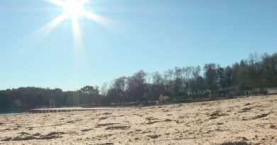 Ce lac vidé de son eau pour l’hiver révèle un paysage apocalyptique