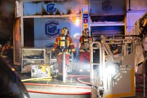 Incendie dans un point relais : un homme en état critique