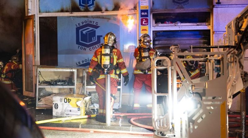 Incendie dans un point relais : un homme en état critique