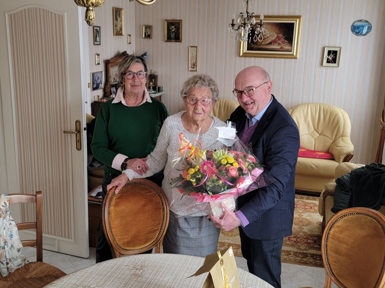 Thérèse Somont, résidente de Mers-les-Bains, fête ses 100 ans entourée de ses proches