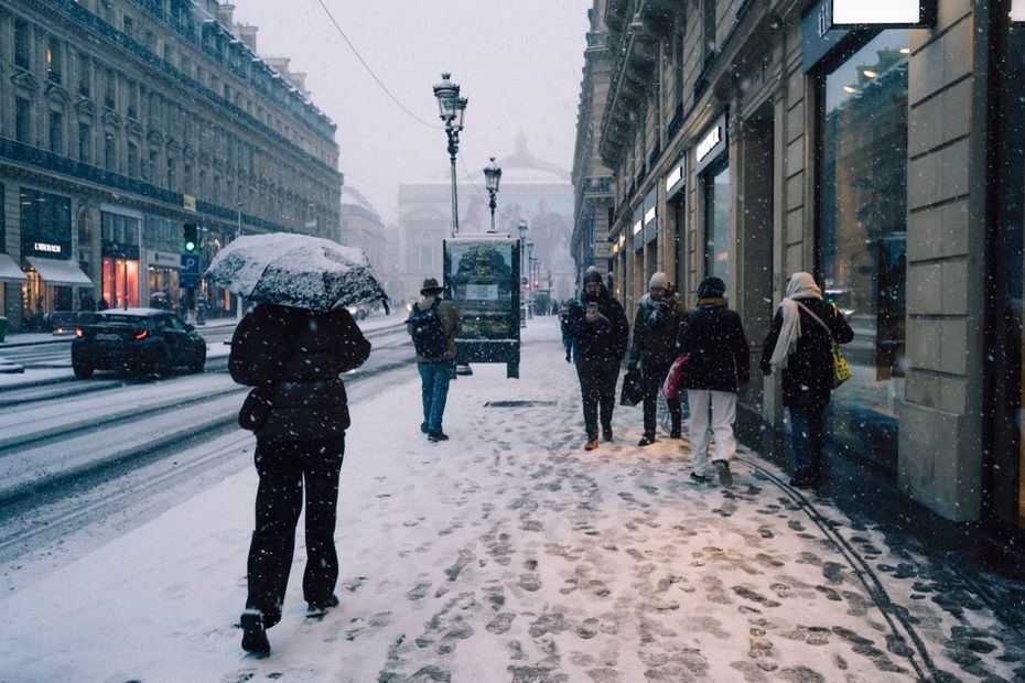 Neige et verglas : l’Île-de-France en vigilance orange mercredi, restrictions de déplacements et perturbations