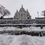 Paris sous la neige : images marquantes entre paysages féériques et difficultés quotidiennes