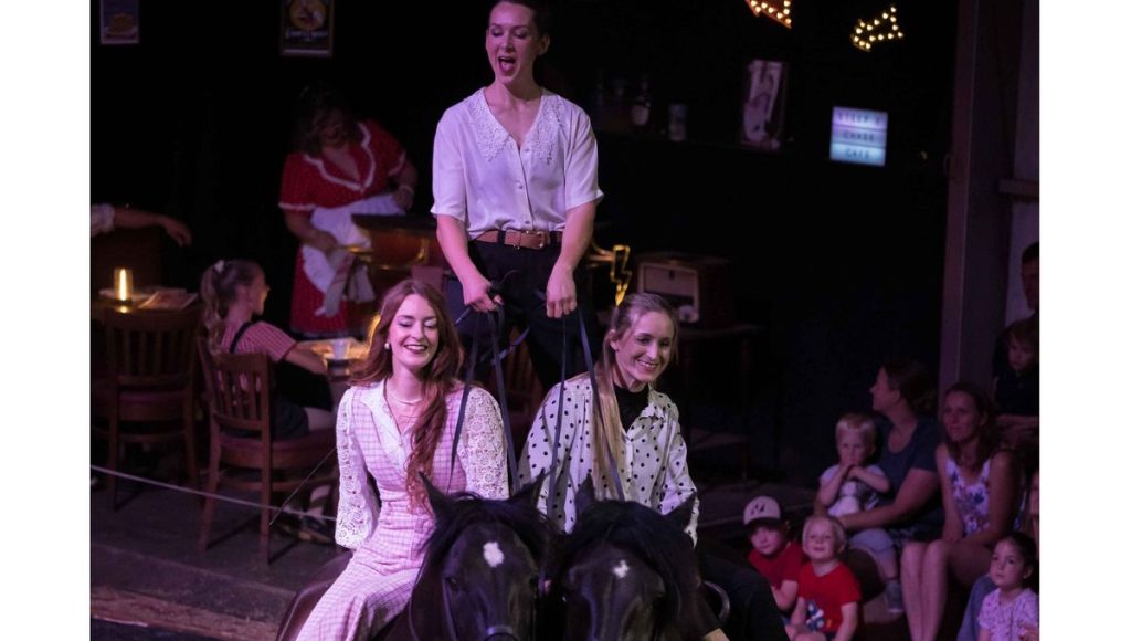 Le show de voltige équestre à Geneuille (2) avec Jérôme Sefer, Michel Tournier et Coralie - ICI