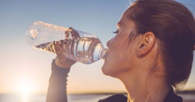Hydratation après les fêtes : pourquoi boire plus d’eau protège votre santé selon une diététicienne toulousaine Et maintenant, on boit de l'eau ! Conseils d'une diététicienne toulousaine - ICI