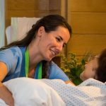 Apaiser la souffrance en soins palliatifs : épisode 5 du podcast Des solutions croisées