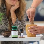 Naturopathie : ses usages courants et les situations où elle peut devenir risquée – Les infox santé