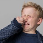 Pourquoi les pets ont une odeur forte : explications scientifiques sur les gaz intestinaux