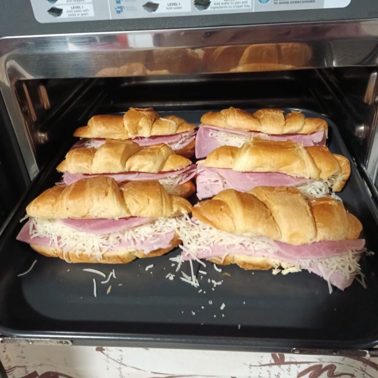 Croissant à la moutarde, jambon et Comté préparé au combiné Ninja