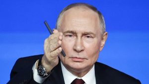 Guerre en Ukraine : Poutine adresse ses vœux du Nouvel an aux 'héros' russes sur le front