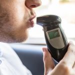 Il immobilise sa voiture broyée sur le périphérique, la police dépiste un taux d’alcool record