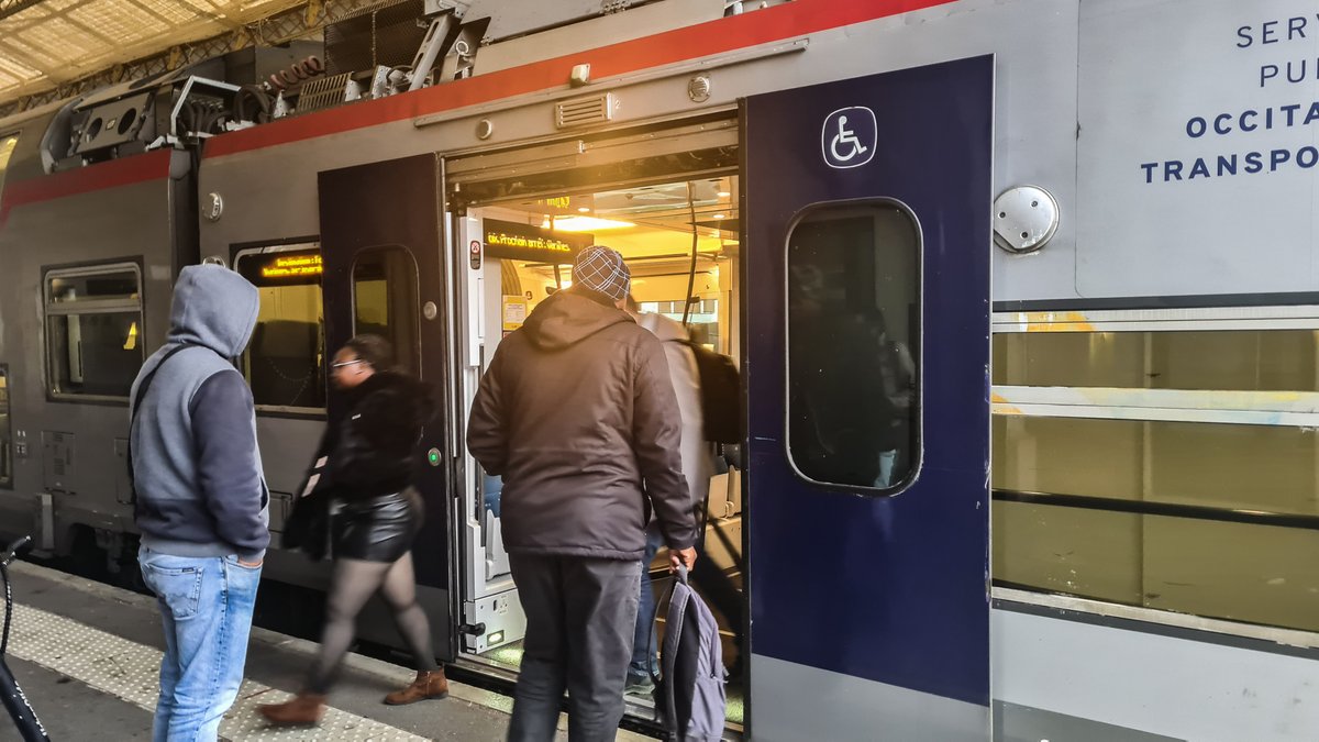 Sur une ligne de train très dégradée, des voyageurs s’habituent aux retards quotidiens