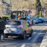 Colère des agriculteurs : face-à-face entre agriculteurs et blindés Centaure sur la route de la frontière avec l’Espagne