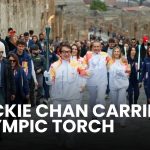 Jackie Chan porte la flamme des JO 2026 à Milan-Cortina