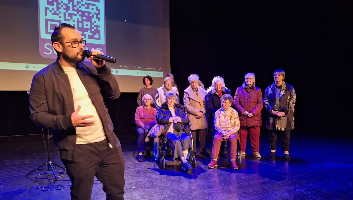 Enfants et seniors chantent l’amour et le partage lors d’un événement à Dol-de-Bretagne