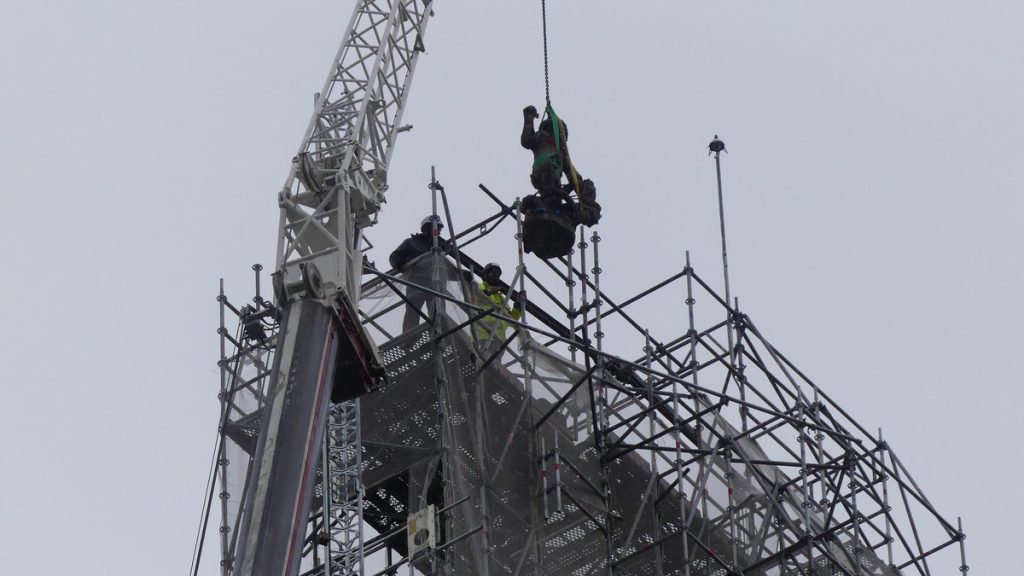 La statue de saint Michel est retirée du ciel de Belmont-sur-Rance