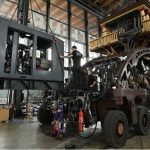 Halle de la Machine à Toulouse : le Minotaure reçoit un moteur de 2,7 tonnes, une greffe précise