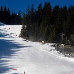 À Crans-Montana, l’équipe suisse de ski s'engage pour des enjeux au-delà de la compétition.