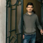 Romain Poyet, ancien étudiant de Polytechnique, critique l'influence des entreprises sur l'école