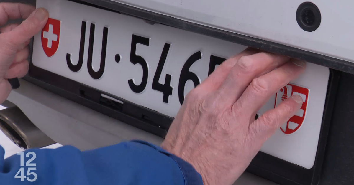 À Moutier, le canton de Jura remplace Berne sur les plaques d'immatriculation