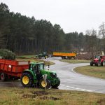 Mont-de-Marsan : les agriculteurs des Landes expriment leur colère au rond-point de l’Échassier