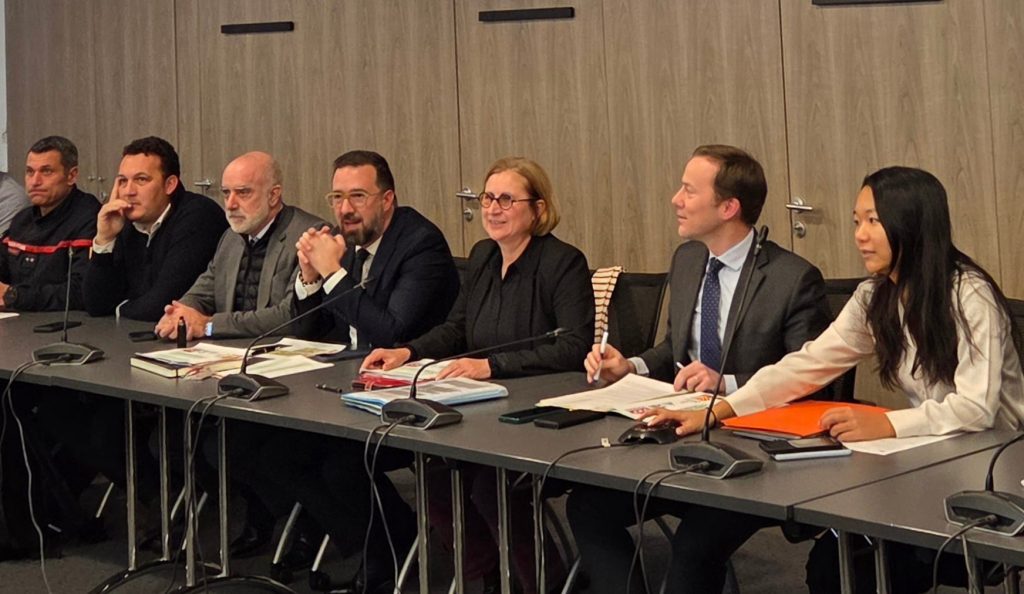 La préfet Pierre Regnault de la Mothe, la présidente du Conseil Départemental Hermeline Malherbe ainsi que les représentants de gendarmerie, pompiers, SNCF réseaux et élus ont tenu une conférence de presse pour faire le point sur la situation le mercredi 28 janvier @ LSDR