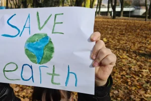 Écoanxiété chez les enfants : l'importance de l'action collective pour atténuer les effets