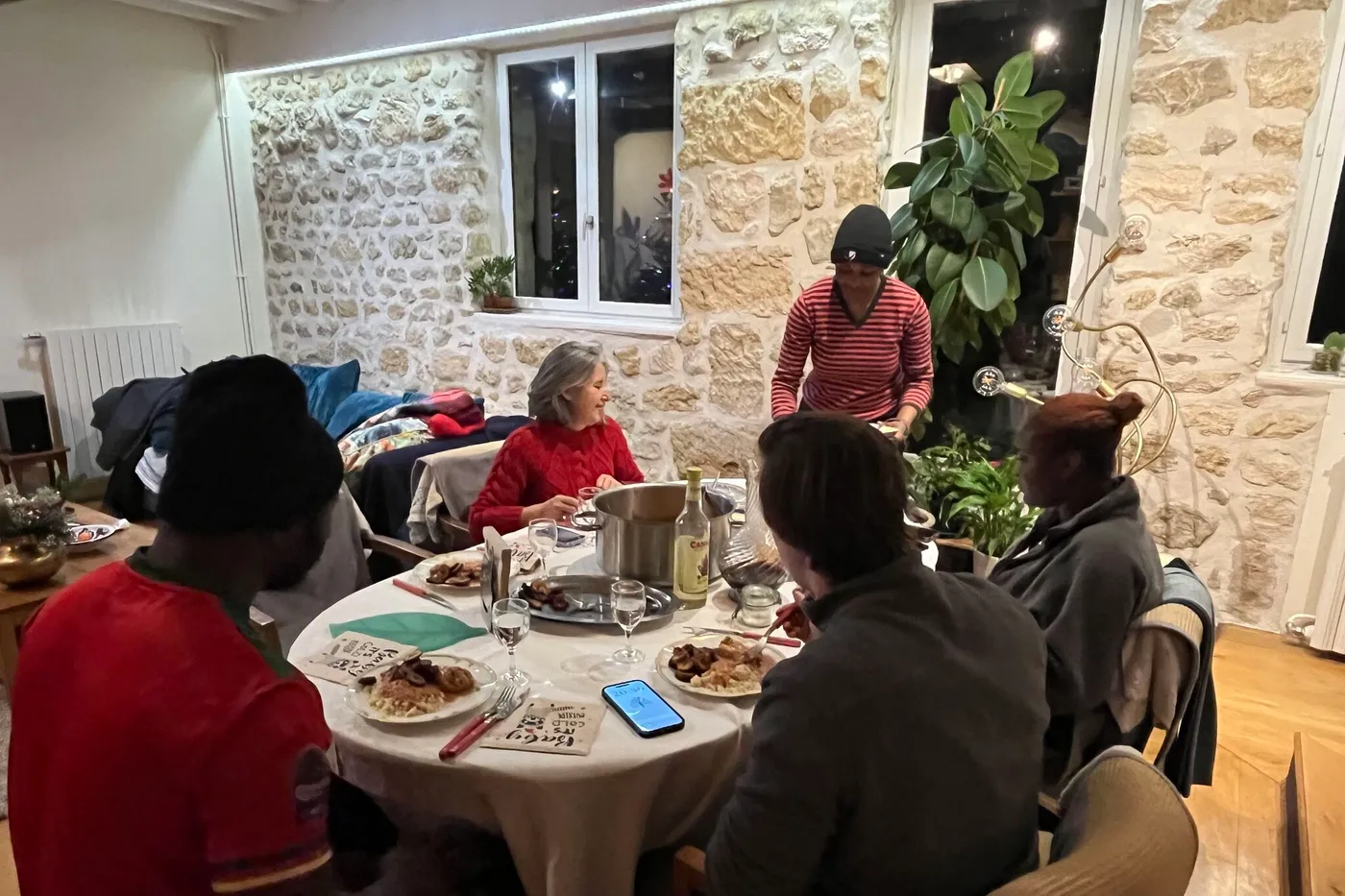 « Je n’ai pas de mots pour vous remercier » : des dîners solidaires contre l’isolement étudiant