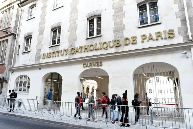 Parcoursup 2026 : les formations en théologie attirent un nombre croissant de bacheliers