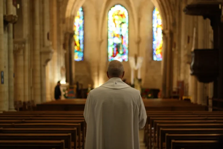 « Des hommes mariés sans enfants pourraient être ordonnés prêtres »